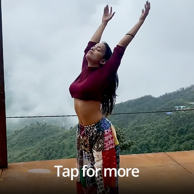 Charmboard's tweet photo. Who would have thought a Suryanamaskar session would look so stylish? We are lusting after the patchwork pant, y'all!
Get style inspiration from this video by clicking on it💥

#HipiKaroMoreKaro #HipiStar #HipiKalakar #BeAHipi #DownloadHipi #HipiFashion #Fashion #HipiStyle #Style