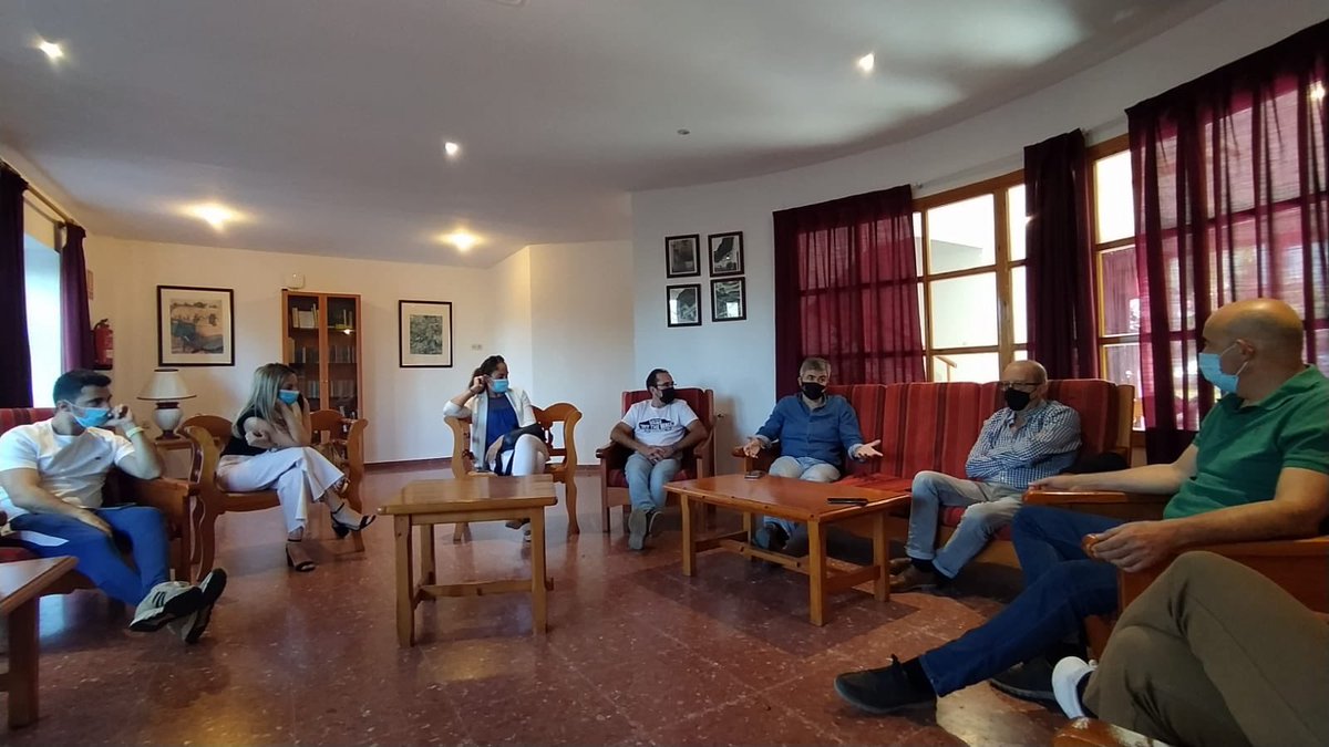 AndaluciaxSi's tweet photo. Nuestro Coordinador Nacional @modestogmcoria junto a Rafael Vargas y los compañeros d Setenil de las Bodegas valorando los efectos provocados por el incendio d Sierra Bermeja y su capacidad d acogida a las personas d Jubrique q necesitaron realojo. Setenil, ejemplo de solidaridad https://t.co/KC1a9ecgma
