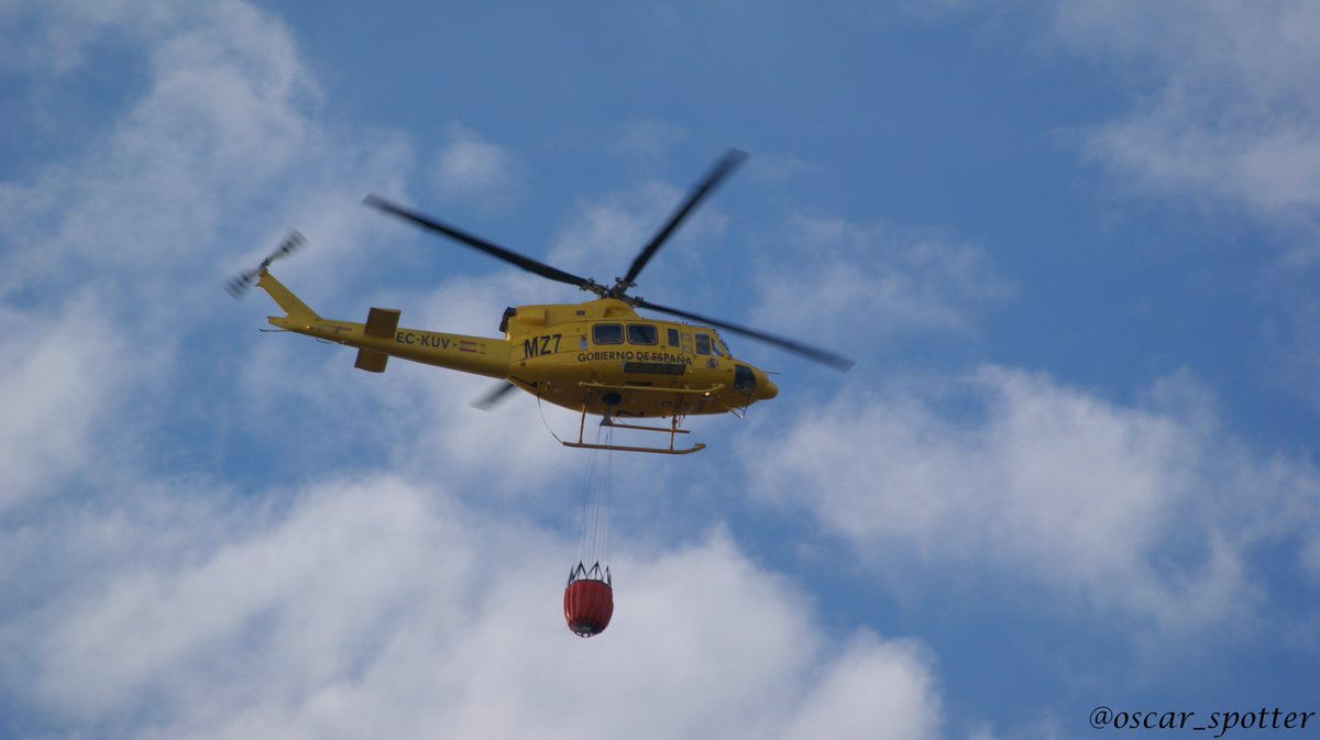 oscar_spotter's tweet image. Agusta Bell AB-412SP (EC-KUV) MZ-7  🚁💦🔥 de @briflubia en el #IFMasa
#BBFF #IIFF #brif #losdeamarillo #PlanINFOCAL