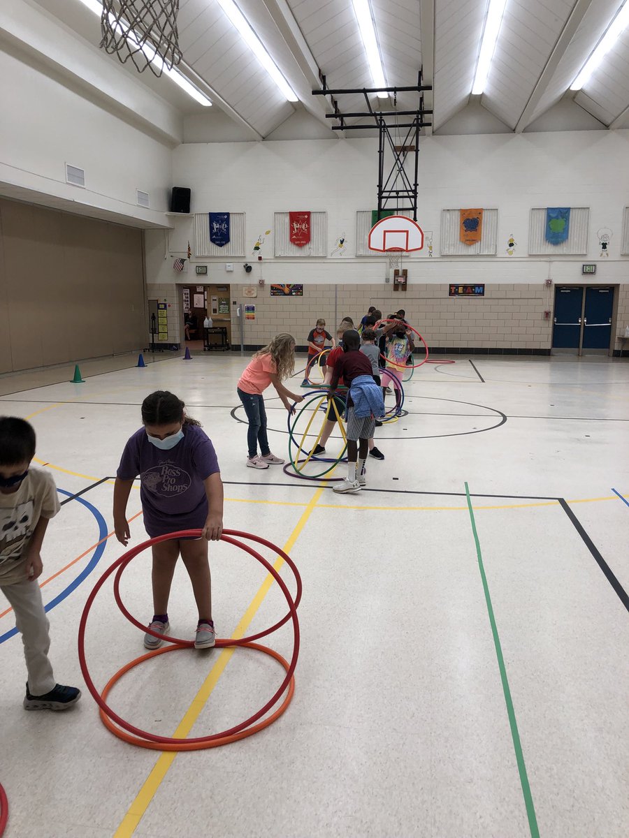 mbcorey's tweet photo. We are continuing to build relationships and work on team building in 3rd grade!#aacpsbacktoawesome ⁦@BodkinAACPS⁩ https://t.co/yXVGVGmf5Q