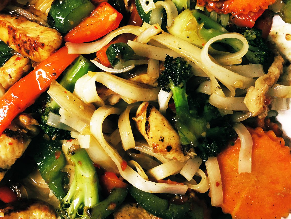 Trent Foodservices (@trentfood) on Twitter photo Be your own artist at the <a href="/ChamplainTrentU/">Champlain College</a> Build Your Own Bowl (BYOB) station! 🍜 Pick your base, protein, sauce and fresh veggies, then sit back and enjoy your masterpiece 🍽 #TrentU Be your own artist at the <a href="/ChamplainTrentU/">Champlain College</a> Build Your Own Bowl (BYOB) station! 🍜 Pick your base, protein, sauce and fresh veggies, then sit back and enjoy your masterpiece 🍽 #TrentU