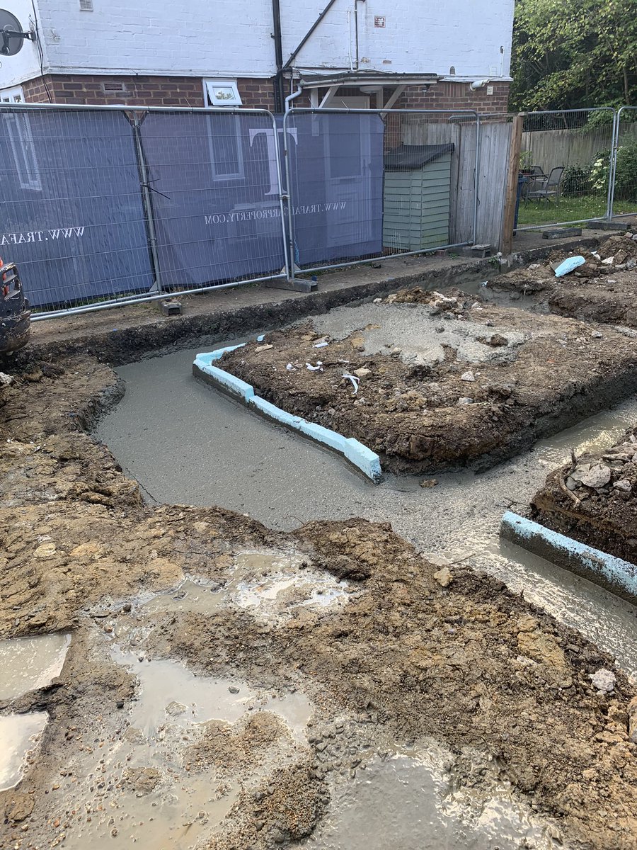 Formacdriveways's tweet photo. Piling, foundations, steel ring beam and concrete completed for 2 flats in Pinner 💪🏻 #groundworks #construction #piling https://t.co/jZwf9yeute
