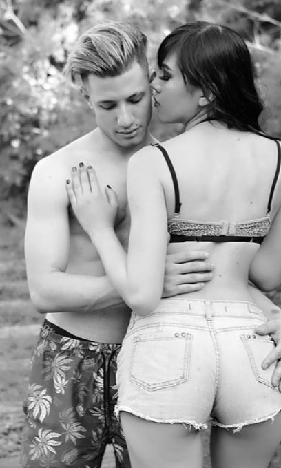 1 pic. Por que no hay una chica o chica trans/femboy que grabe conmigo y sea constante o aparezca...