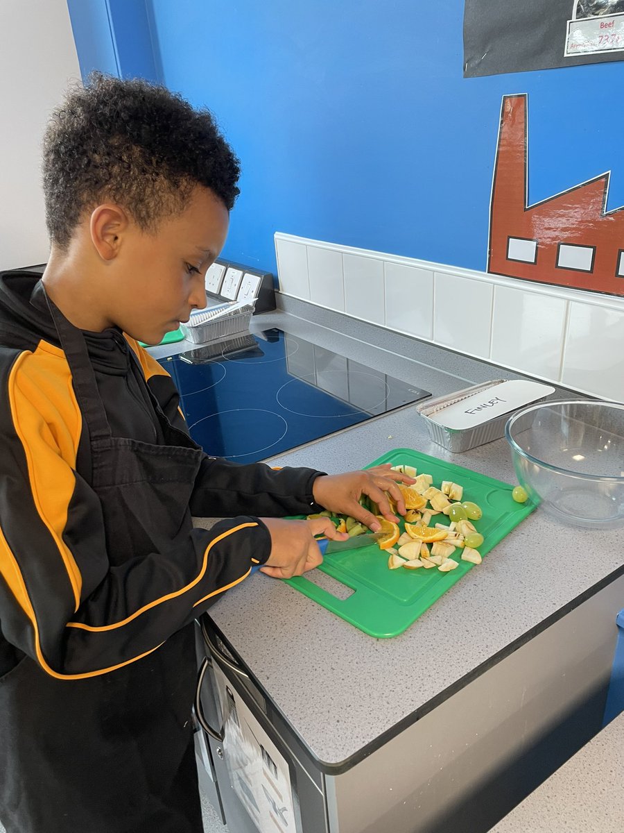 MissHicksMEAC's tweet photo. Our first year 7 practical of the year! 🍓🍇🍎🍊@MEACentral https://t.co/X0sQ7WaNY3