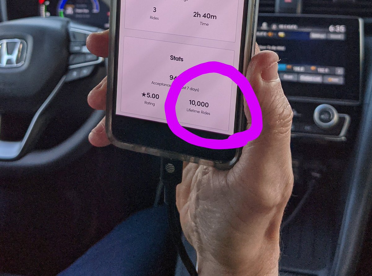 rlamoni's tweet photo. I was the 10,000th ride for my @lyft driver, yesterday. That's amazing. https://t.co/5TFQAIr8hj