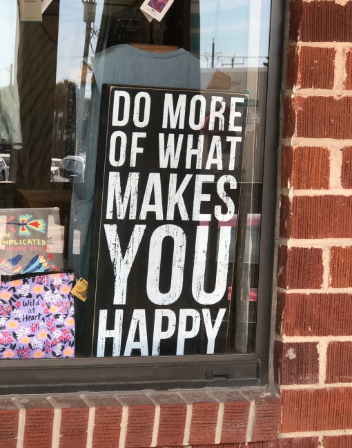 Do more of what makes you happy!
Ok, ok, ok, the #1290SuperDukeR is all gased up and ready to get the final rubber of the tire before I mount a new rear. Did not last very long.... 😋😋😋