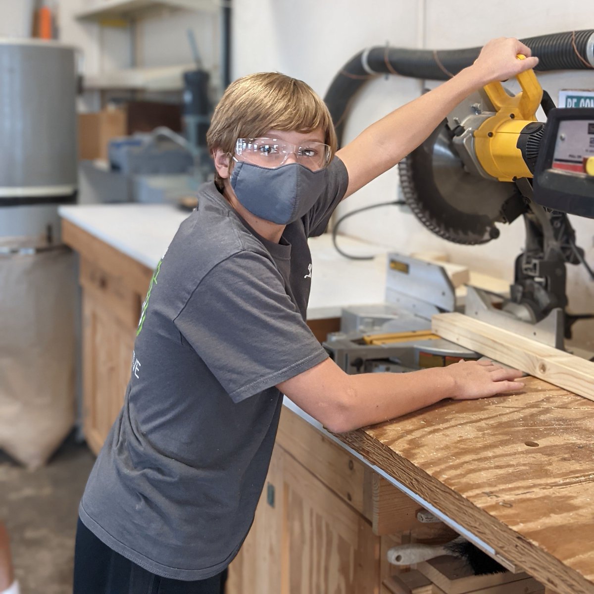 MixxerCommunity's tweet photo. Community Design Studio's Community Build at Mixxer!
#MakeStuffLearnStuff #MixxerCommunityMakerSpace https://t.co/xcFJ59Lbdl