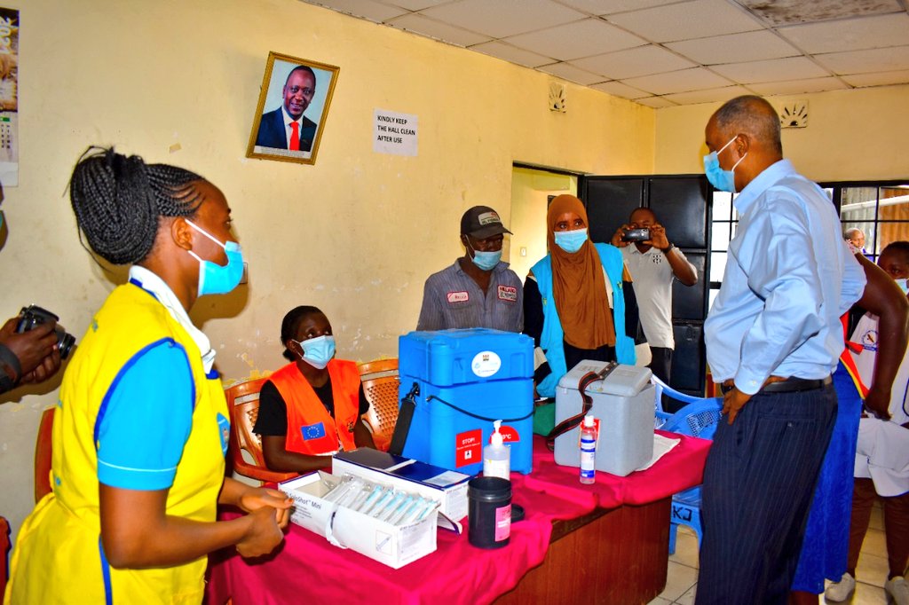 Today Kamukunji Constituency Office in partnership with NMS Health, organized a Covid vaccination drive at Juakali market in Pumwani ward. To ensure the  traders and workers received the vaccination to keep the market safe for the traders and their customers. #KomeshaCorona