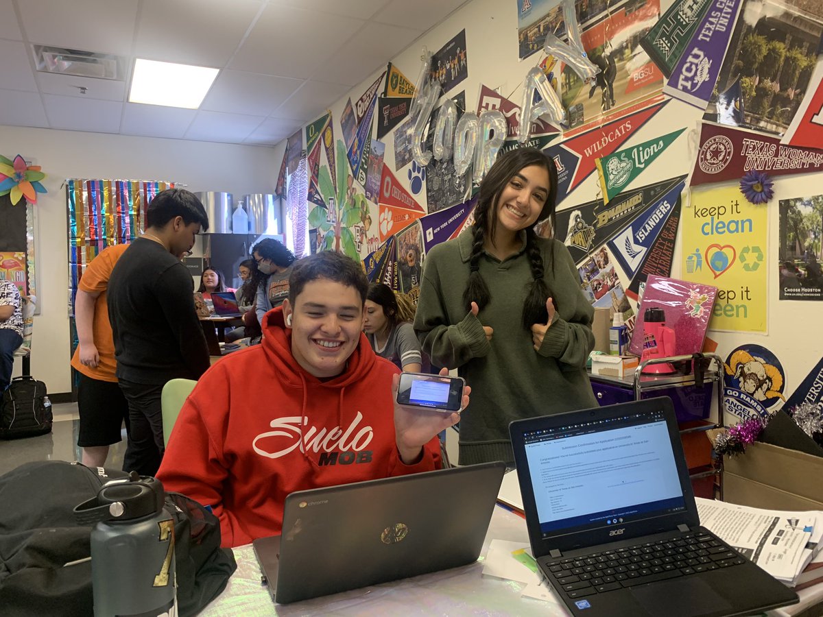 Spahn_AVID's tweet image. Two more college applications submitted today! Woo Hoo! #MatadorAVID #ThisIsAVID @SeguinHSTx @alvargasECHS