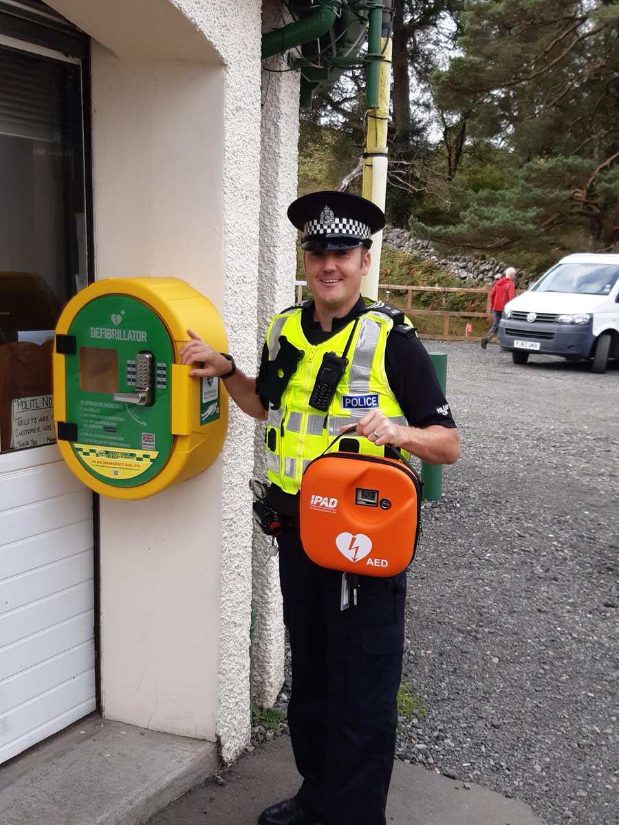 Scotfire_ENSA's tweet image. Excellent training session with staff from the Round House Cafe, @AyrshireEPolice,  @LochDoonRanger and #DraxGroup on the new #portsafe emergency rescue pole and the new De-Fib at Loch Doon. #SFRS #lifesaving #watersafety