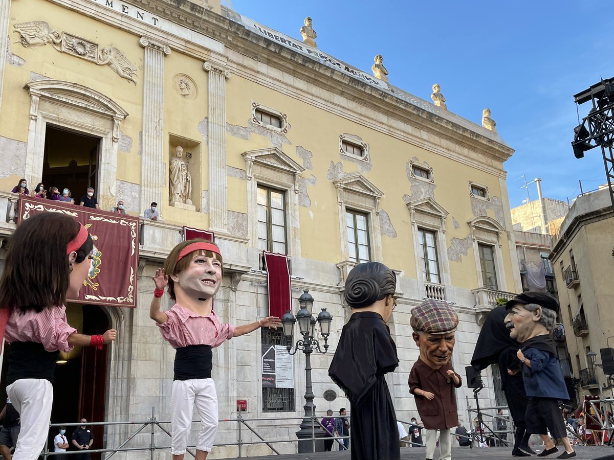 Els <a href="/NanosVellsTGN/">Nanos Vells TGN</a>, obra de Bernat Verderol, i els <a href="/NanosNousTgn/">Nanos Nous Tarragona</a> enguany no ens han pogut donar la mà però també han sortit a saludar! 👋🏻👋🏻 #SantaTecla2021