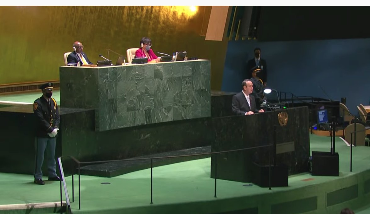 EmisorasUnidas's tweet photo. @DrGiammattei #UNGA
Al final de su discurso, Giammattei pide que se respete la democracia en Guatemala y la no intervención en asuntos internos https://t.co/wyawEW1cmx