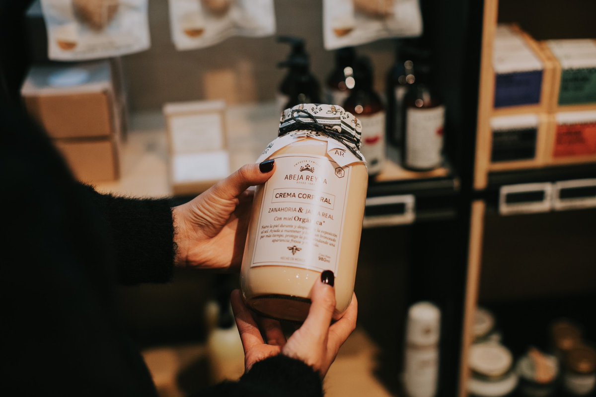 La favorita de muchos 😍👏🏻🥕  todas las cremas de Abeja Reyna están hechos con ingredientes 100% naturales, y podemos asegurar que la crema de zanahoria es una delicia.

ocmarket.mx 

Envíos gratis en compras mayores a $999 pesos 📦🍃