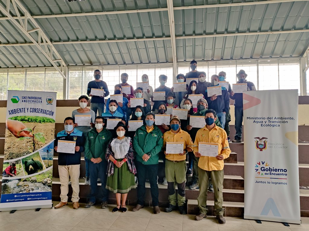 MAATEZonal1's tweet photo. #Imbabura| 17 hombres y 10 mujeres recibieron la certificación de Brigadistas Comunitarios en Manejo Integral del Fuego, por parte de esta cartera de estado a través del Programa Amazonia Sin Fuego. https://t.co/Iwn1iHKpM6