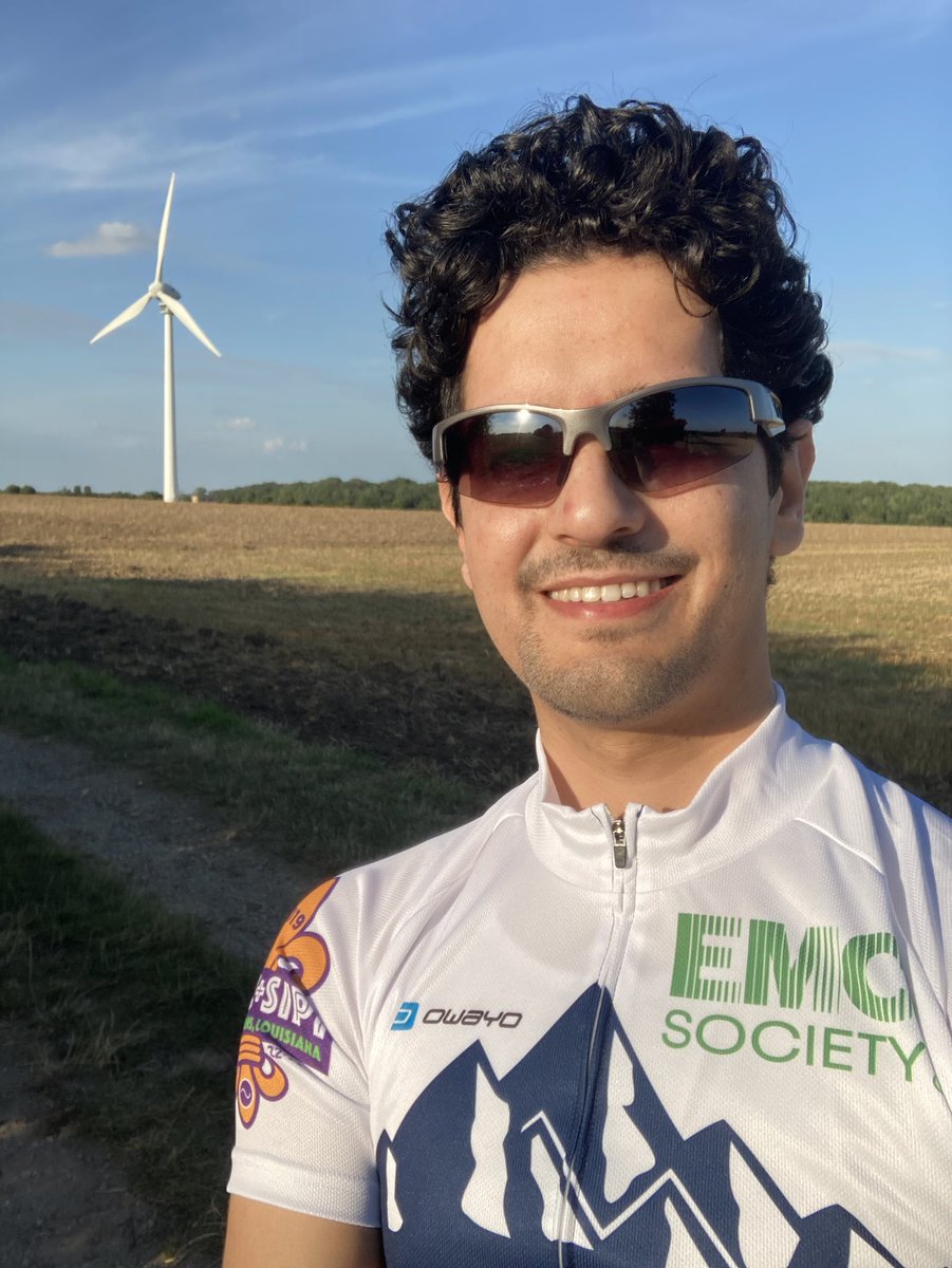 _FrVieira's tweet photo. Riding the bike near the wind turbines in the Kronsberg Fields, one of my favourite spots in Hannover, Germany.
#TeamEMC @IEEE_EMCS
The bike was the camera support 😅 https://t.co/R5MVwBnaCh