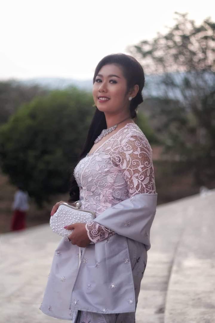 Revolut56180534's tweet image. Ma Soe Mi Mi Kyaw, who was arrested by the militant group on September 20 in Dawei,tried to commit suicide by drinking alcohol and was being treated at a military hospital, according to the Dawei University Students' Union.
#WhatsHappeningInMyanmar 
#Sep22Coup