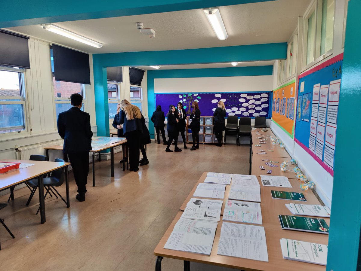 Come and meet our Geography team at <a href="/SpringwestA/">Springwest Academy 💙</a> open evening tonight - we even have Globe fairy lights! 🌍