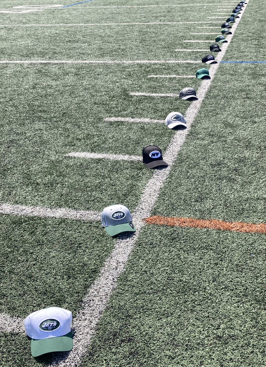 Muzixndmd's tweet photo. Fellow Jets fans:Kindly asking if you’ll RT, click the link, view,& “like” my NYJcap displays in my campaign to rep Jets fans and be selected a 2Time finalist in the Lids #UltimateHatCollection contest.
Thank you all @lids #LidsLoyal
https://t.co/Fj30g2I6v5 https://t.co/iiRbdzQvEP