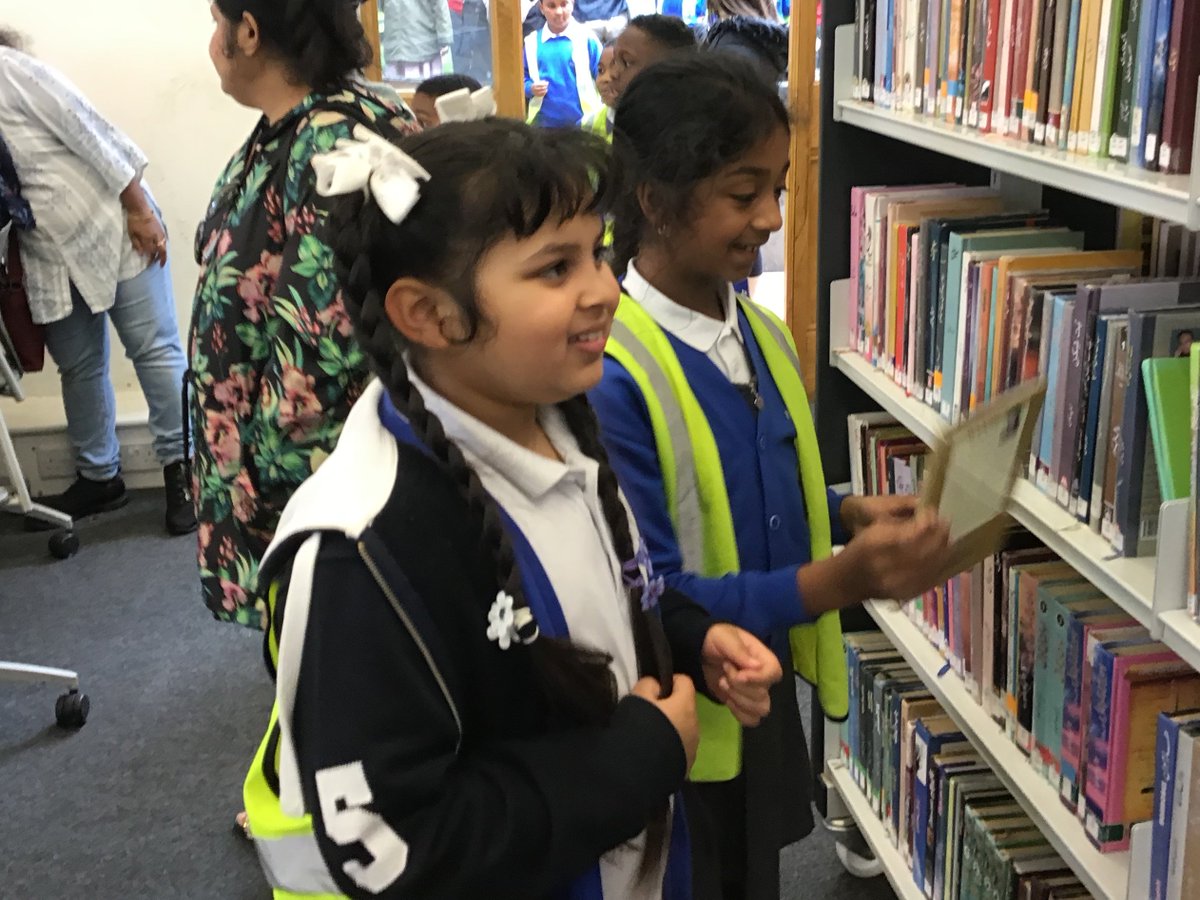 RiverleyPrimary's tweet photo. Earlier this week, our Year 4 children were invited to celebrate Lea Bridge Library's grand opening! As well as exploring the wonderful books on offer, the children engaged in a range of creative activities @WFculture19 @wfcouncil https://t.co/9PfFS1Xl8x