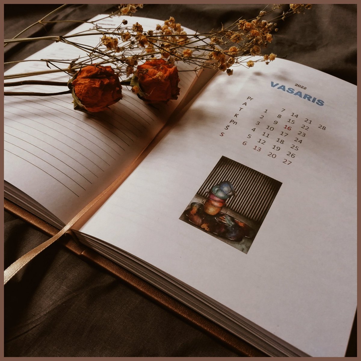 ViktorijaArts's tweet photo. [LT] 📖 Rankų gamybos Mokytojo darbo kalendorius 2021-2022 m.m. Kietas eko odos viršelis, dydis - A5 🌼

[ENG] 📖 Handmade Teacher's planner notebook 2021-2022. Eco leather hardcover, size - A5 🌼

#code_DAISY #ViktorijaArtist #Lithuania #Lietuva #handmade #craft #art https://t.co/3bJO7sofD7