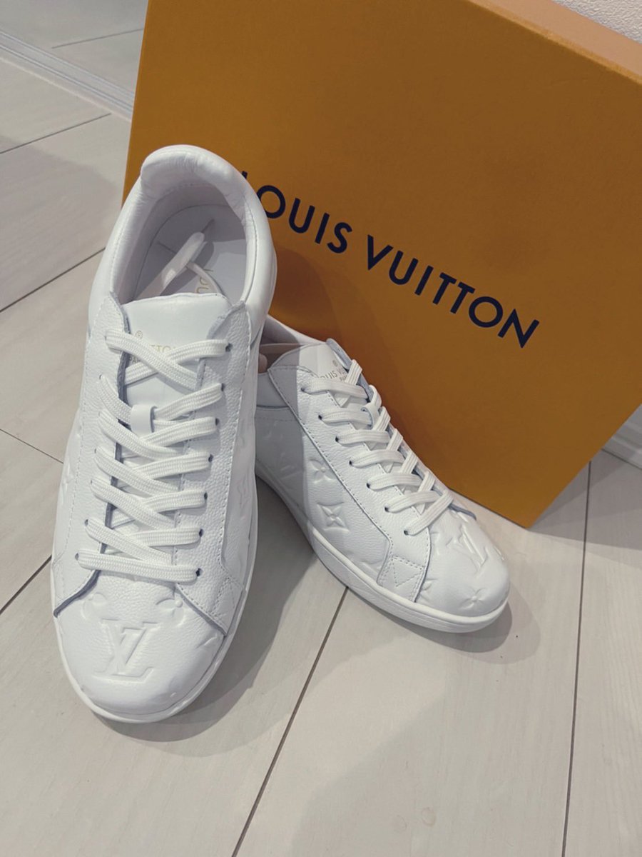 買っちった💦💦💦
靴に10万は頭悪いと思いながらも、買ってみた👌大切に履こう。