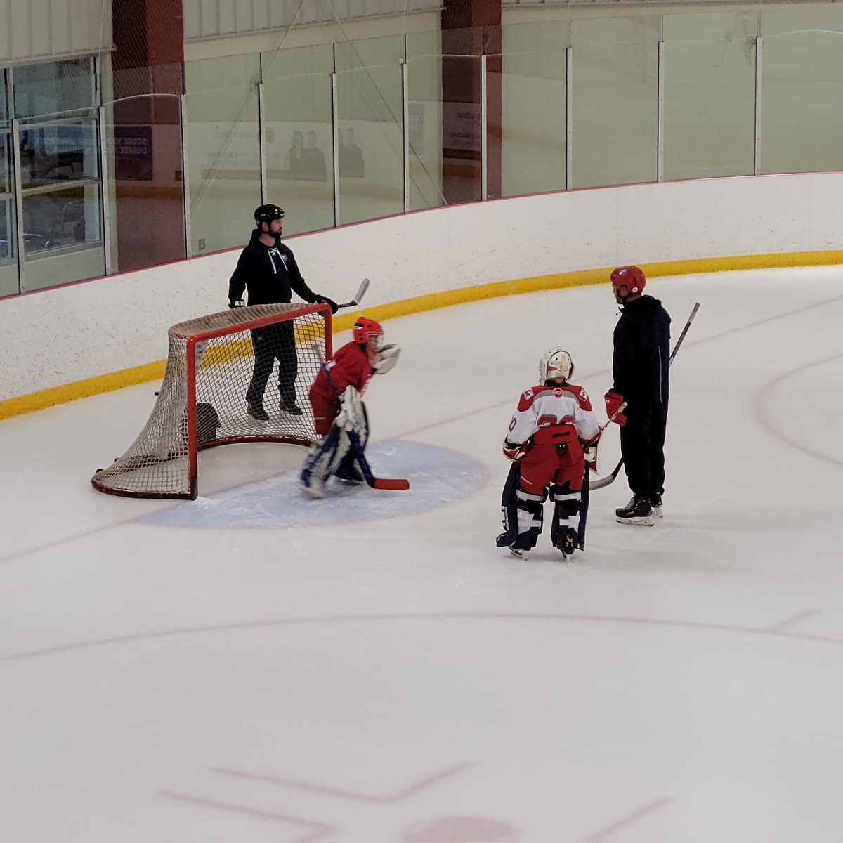 ChantelMal1's tweet photo. If you need me, I'm probably at the rink #goaliemom https://t.co/EhCSfRmPI7