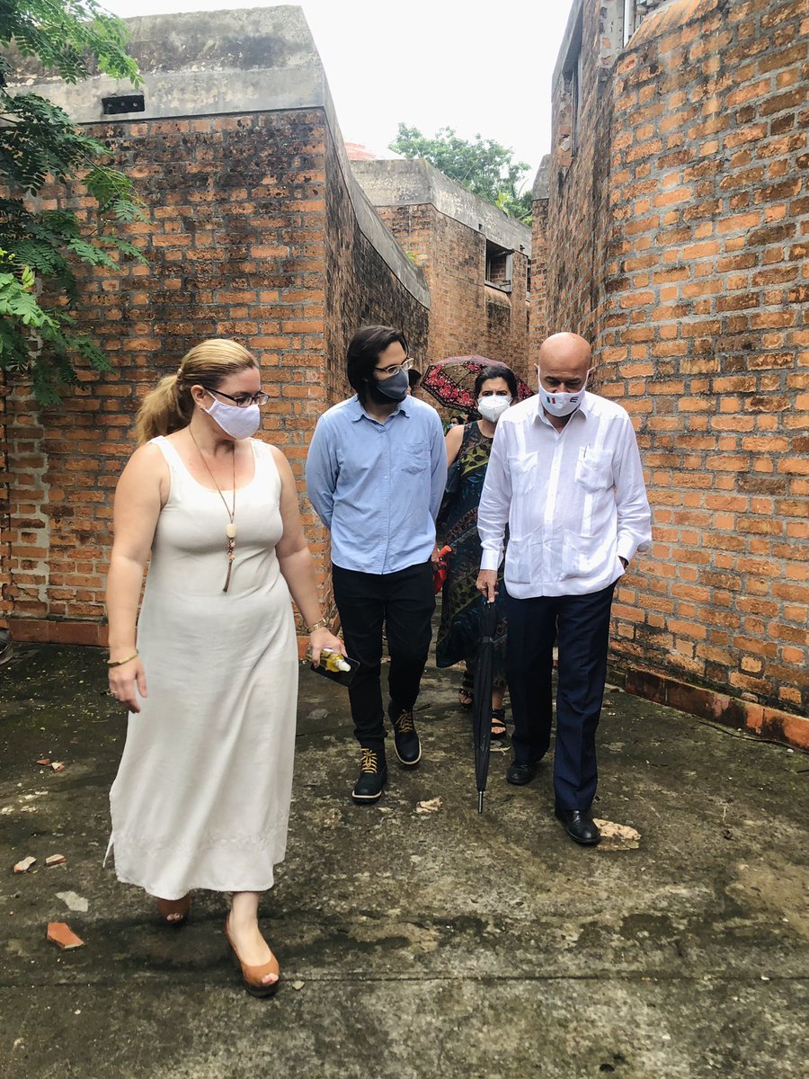 fatproyecto's tweet photo. “Es un proyecto ambicioso, complejo, pero al mismo tiempo emblemático” dijo, sobre “Que no baje el telón”, el distinguido señor Roberto Vellano, embajador de Italia en Cuba, durante su visita de cortesía a la Universidad de las artes. https://t.co/jV67vYWwA2