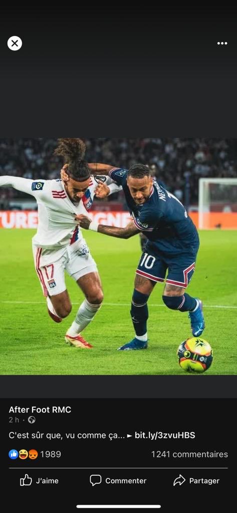 JM_Aulas's tweet image. ⁦@LFPfr⁩ ⁦@FFF⁩ ⁦@OL⁩ La réalité photographique de cette action devrait inciter les acteurs arbitraux de cette séquence à s’exprimer clairement , à défaut la crédibilité du corps arbitral va en souffrir ?  Merci à la DTA de s’exprimer …