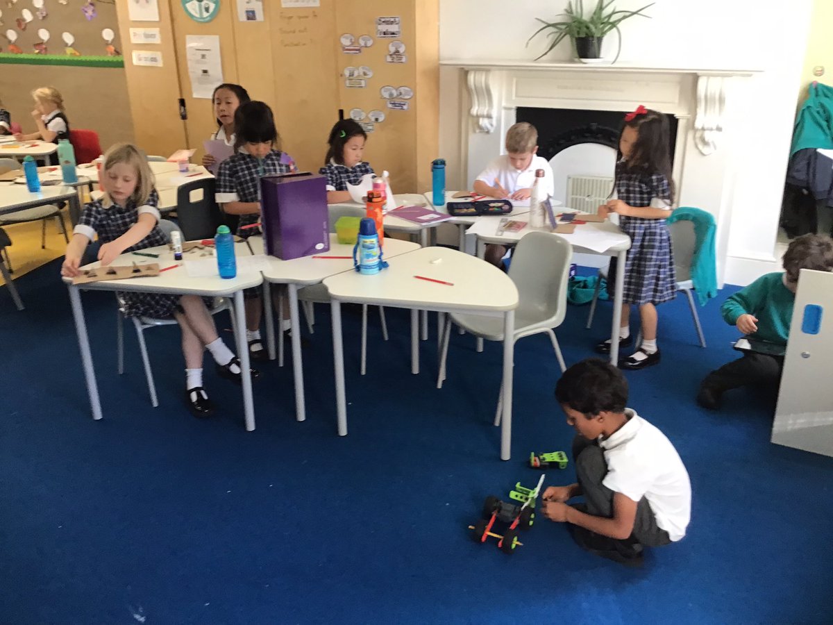 SPFJuniorSchool's tweet photo. 2A is a hive of activity today, with their first โDoโ day! @SPFSchools #busybees #thinkingtoolkit https://t.co/b38RefsZWG