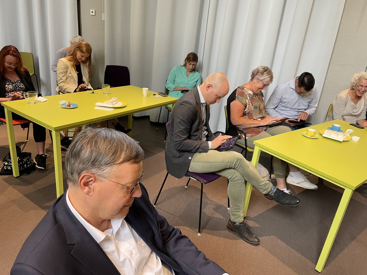 Namens de stichting Durf Te Vragen met en voor #VIGO aan medewerkers en <a href="/gemeentevenlo/">Gemeente Venlo</a> en <a href="/Horstaandemaas/">Horst aan de Maas</a> het project #TABOEIEND gelanceerd. Iedereen deed enthousiast mee. Doel: op middelbare scholen taboe doorbreken bij psychische klachten. Check stichtingdtv.nl/taboeiend
