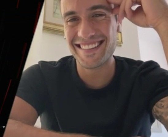 Thenorthwall777's tweet photo. Fratellino mio sarà lo stress l'ansia la mancanza di Giulia però riguardati mangia un pochino in più perché sappiamo che sei un buongustaio 😅🤞🍀
#PRELEMI #Pierxrtl https://t.co/PxMniq3kr1