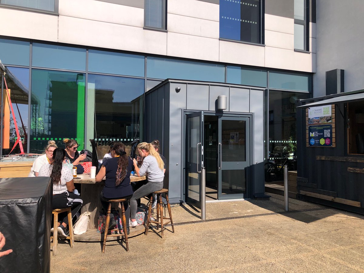 UniofSuffolk's tweet image. We are absolutely loving seeing our students coming in for Induction and Freshers Week! Seeing everyone enjoy the glorious sunshine on the waterfront and around the campuses, there is a real buzz here at the University. 💛