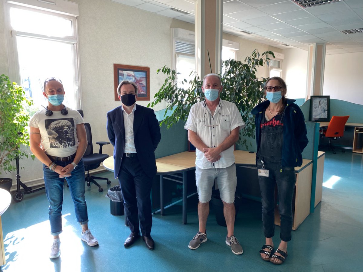 LudovicGuilcher's tweet photo. Très belle journée sous le soleil de @Ville_Boulogne
 pour le lancement de la #5G @OrangeHDF
 dans notre jolie boutique de centre ville !

A la rencontre des équipes de l'unité d'intervention et services clients investies sur la Côte d'Opale. Merci à la Ville pour son soutien. https://t.co/TSgIvSVIop