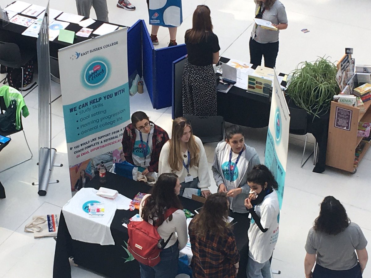 GoFurther_SLN's tweet photo. Day 2 of Freshers week. @WeAreESCG Hastings peer coaches doing what they do best. Supporting other students 💪🏻👩🏾‍🎓🧑🏼‍🎓. @SussexLearn @officestudents come say Hi 👋. https://t.co/jHwE4bnzHc