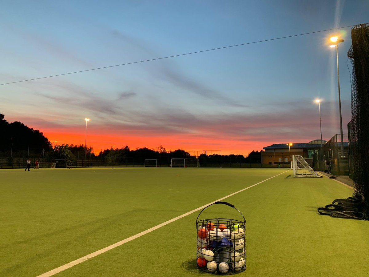 CannockHC's tweet photo. There was an incredible sunset over the pitch last night. Another great reason to come and play hockey with us! New players always welcome 🤗 🌅🏑
#CannockHC #Respice #Aspice #Prospice #COYN #LoveHockey #Cannock #Sunset https://t.co/YzNiLZfD6f