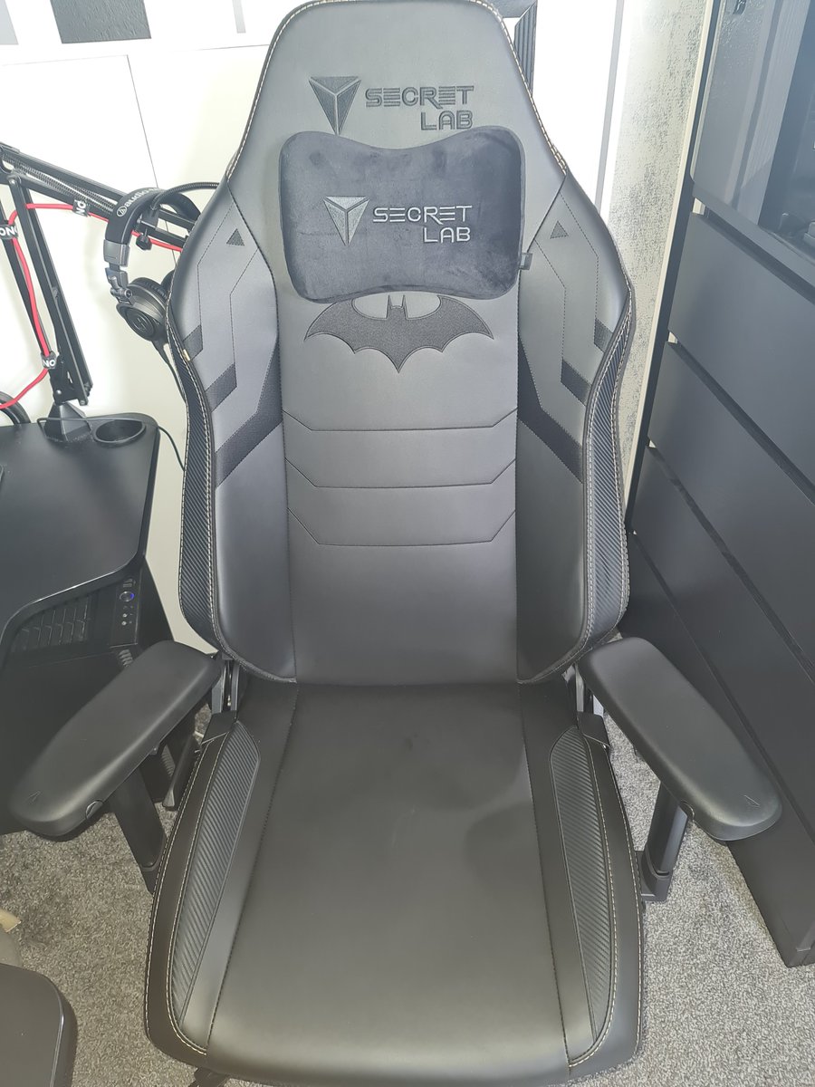 proddy's tweet image. Chair was dying so got a new #Secretlab one.

*Literally only posting this for the extra 2 years warranty