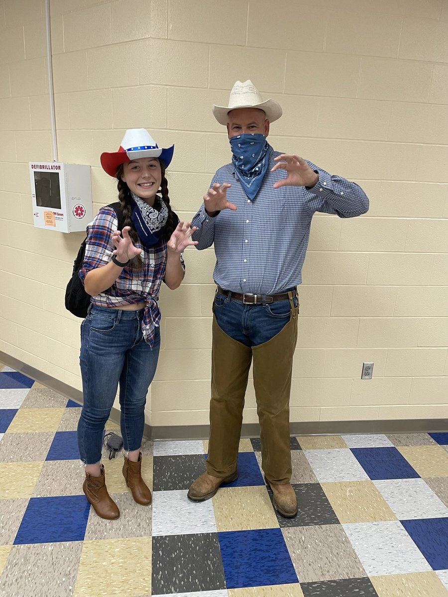 Western Wednesday is off to a great start! <a href="/Todd_spinner/">OlentangyBerlinBears</a> <a href="/KShulackFCSOBHS/">Katie Shulack</a> <a href="/MrsLane3140/">Mrs. Lane</a> @MainObhs <a href="/korie_wishart/">MC dub K</a>