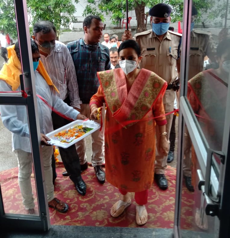 drmljn's tweet photo. पूर्वोत्तर रेलवे, लखनऊ में मण्डल रेल प्रबन्धक द्वारा बादशाहनगर स्टेशन के सरकूलेटिंग एरिया में महिला एवं पुरूष व दिव्यांगजन यात्रियों हेतु ’स्वच्छ सुदीप’ सामाजिक सेवा संस्थान द्वारा निर्मित एवं वित्त पोषित ‘वातानुकूलित जन सुविधा प्रसाधन’ केन्द्र का शुभारम्भ किया @RailMinIndia https://t.co/46EkqWpZMu