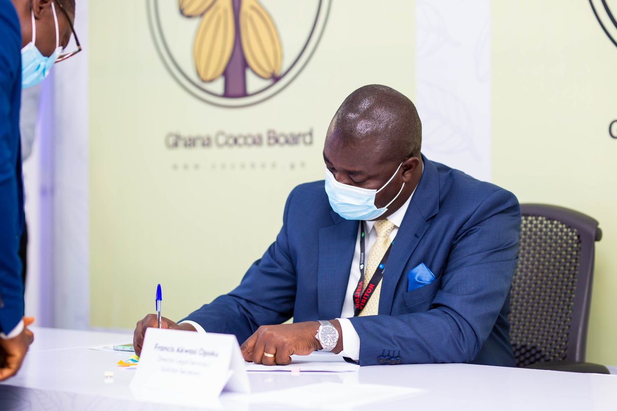 ghcocobod's tweet photo. COCOBOD today signed a $1.5billion Pre-export Syndicated Finance Facility to finance the 2021/2022 cocoa season purchases. https://t.co/8Vcwwsnd6R