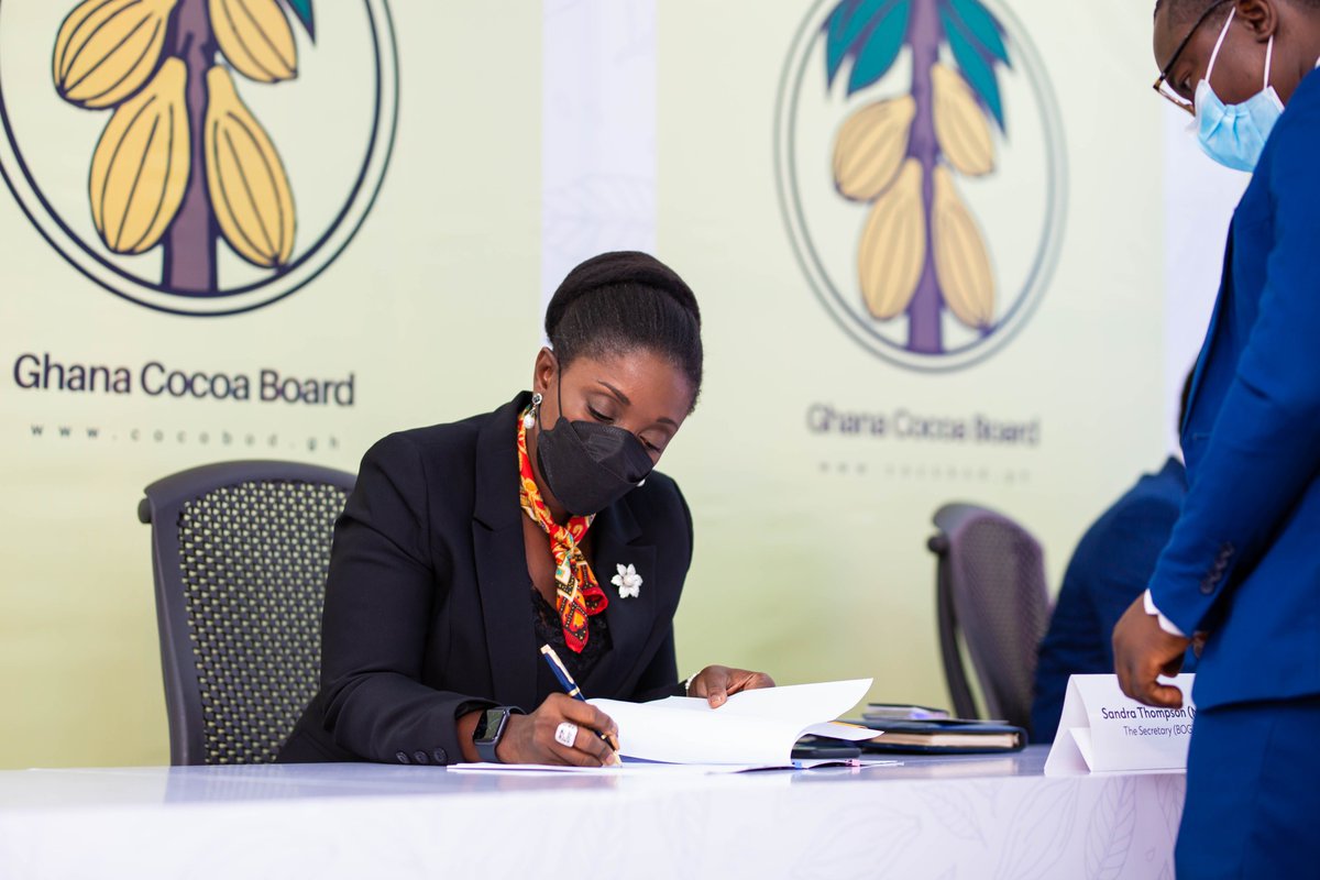 ghcocobod's tweet photo. COCOBOD today signed a $1.5billion Pre-export Syndicated Finance Facility to finance the 2021/2022 cocoa season purchases. https://t.co/8Vcwwsnd6R