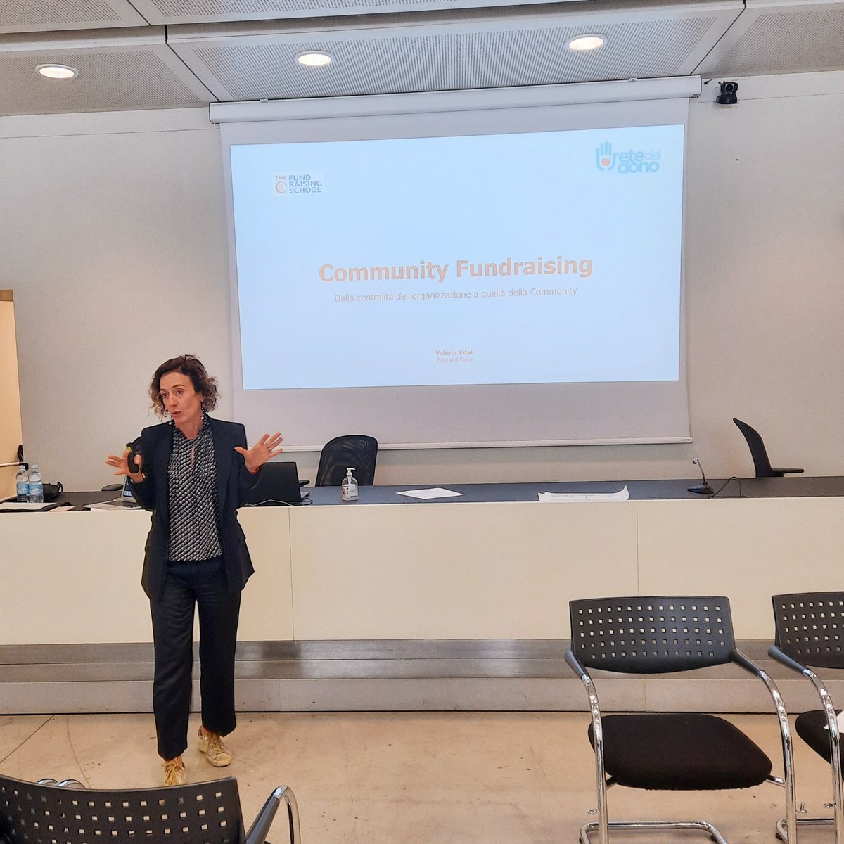 FRSchool's tweet photo. Oggi siamo a #Bologna per una giornata di formazione dedicata al #CommunityBuilding per il #fundraising.
Grazie a @batty82 e Sara Lauro di @Socialseed_ e Valeria Vitali di @Retedeldono 
https://t.co/kiyhrWQra0 https://t.co/ZYAs6TyzPl