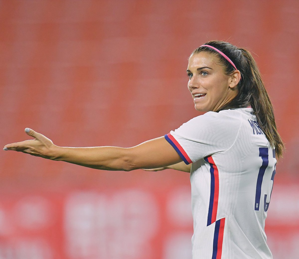 ¡GOLEADORA ESTADOUNIDENSE!🇺🇲

Alex Morgan anoto ayer hat-trick con Estados Unidos ante Paraguay suma ya 114 con la selección de las barras y las estrellas el partido quedó 8-0 a favor de las norteamericanas.

#AlexMorgan|#USWNT|#AmistosoFemenil