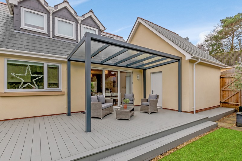 Decking and verandas are perfect together! View our photo gallery: timbertechuk.co.uk/decking-news/p…