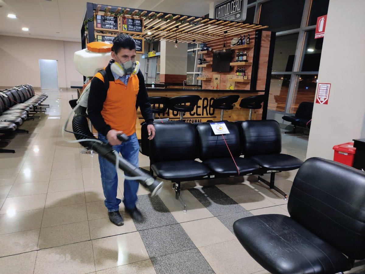 Aeropuerto_CUE's tweet photo. #CuencaResponsable
¡Queremos cuidarlo en todo momento!✈️
Es por ello que realizamos desinfección constante de nuestras instalaciones✅
Nuestro objetivo siempre será brindar la mejor atención a nuestros usuarios 🧑✈️👩🏻✈️
#CuencaUnida #CuencaProductiva @pedropalaciosu https://t.co/wgtthplQ75