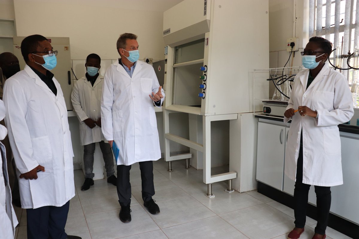 Ambassador <a href="/TimoOlkkonen/">Timo Olkkonen🇫🇮 🇪🇺🇺🇦</a> visited the <a href="/euinzim/">EU Delegation to Zimbabwe 🇪🇺</a> funded Matopos Agric Centre of Excellence. The centre harmonizes agric research, education &amp; extension for the benefit of farmers. @MoLAFWRR_Zim @WHHZimbabwe