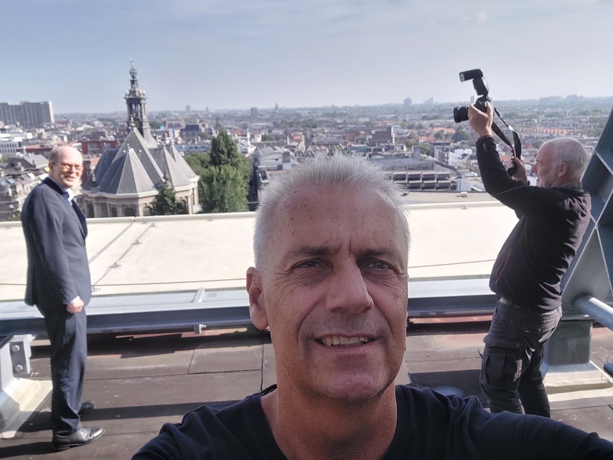 nicoheemelaar's tweet photo. Met ir. Rob Dekkers en fotograaf Frank Jansen op het dak van Amare, het nieuw indrukwekkende huis voor cultuur, educatie en ontmoeting in Den Haag. #amare #naaramare #amaredenhaag #adhaagschecourant #addenhaag https://t.co/bazQIjpZ9d