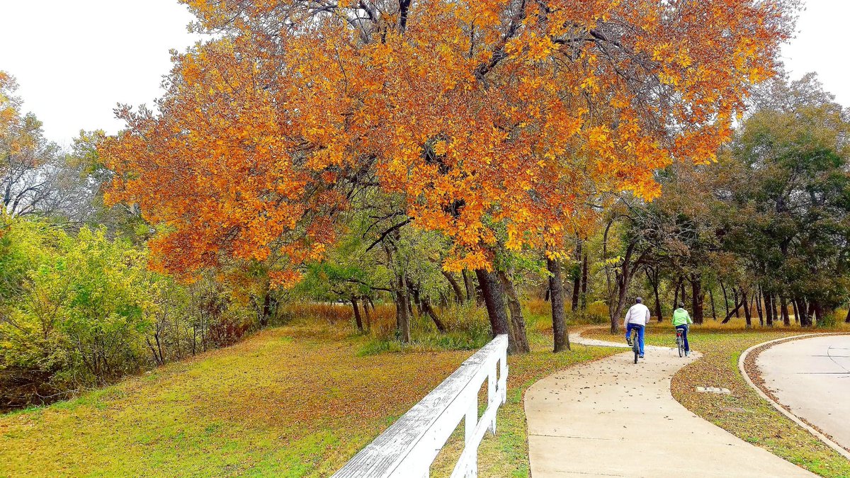 Welcome, First Day of Fall! We're happy to see you. Bring on the pumpkins, changing leaf colors, apple cider, and sweater weather! 
#welcomefall
#bringonsweaterweather