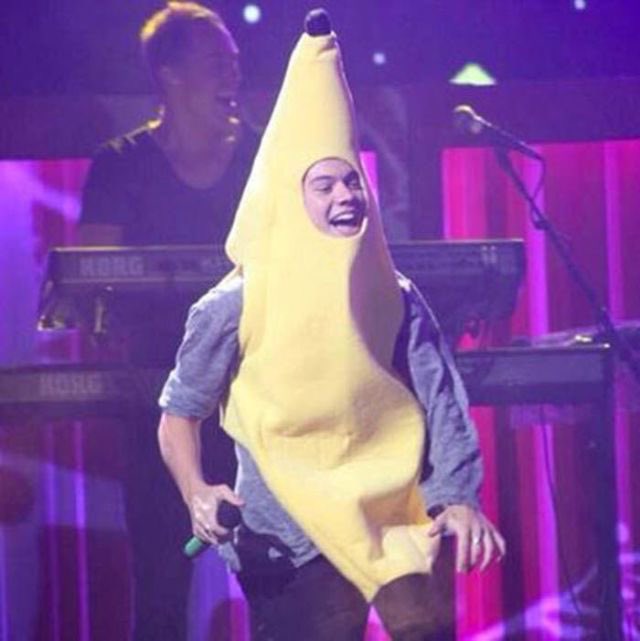 Quotes_HES's tweet photo. “She’s dressed as a banana, yeah!” https://t.co/EgMCCmfJfz