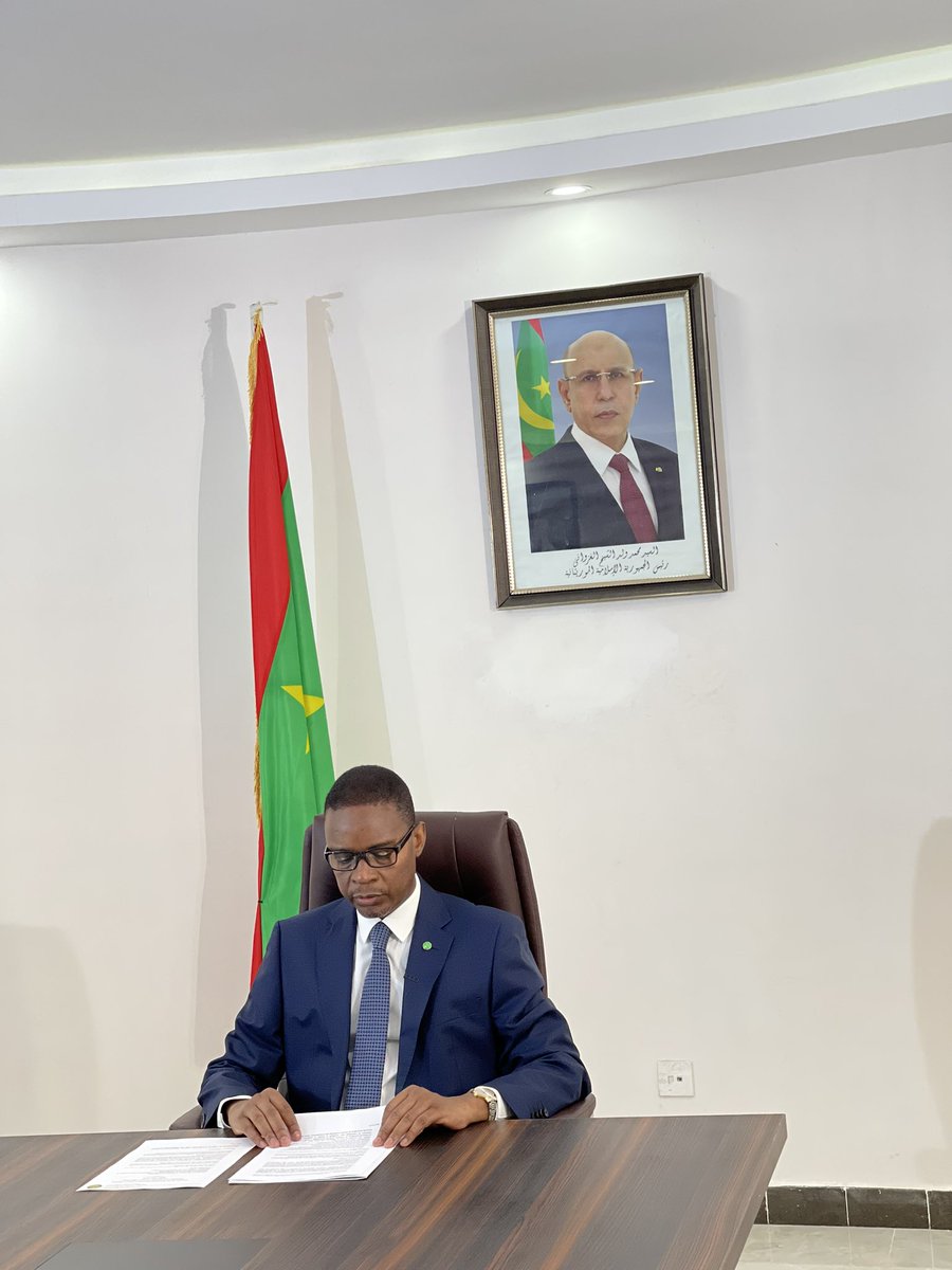 lam_aissa's tweet image. Prepping for @africaceoforum ! 
Merci à SEM le Premier Ministre de nous faire l’honneur d’ouvrir la session “#InvestInMauritania” 🇲🇷

L’@apim_mr est partenaire de cette édition qui débute le 28 Sept. avec une belle liste de panélistes, modéré par Mr Aliou Maiga de @IFCAfrica!