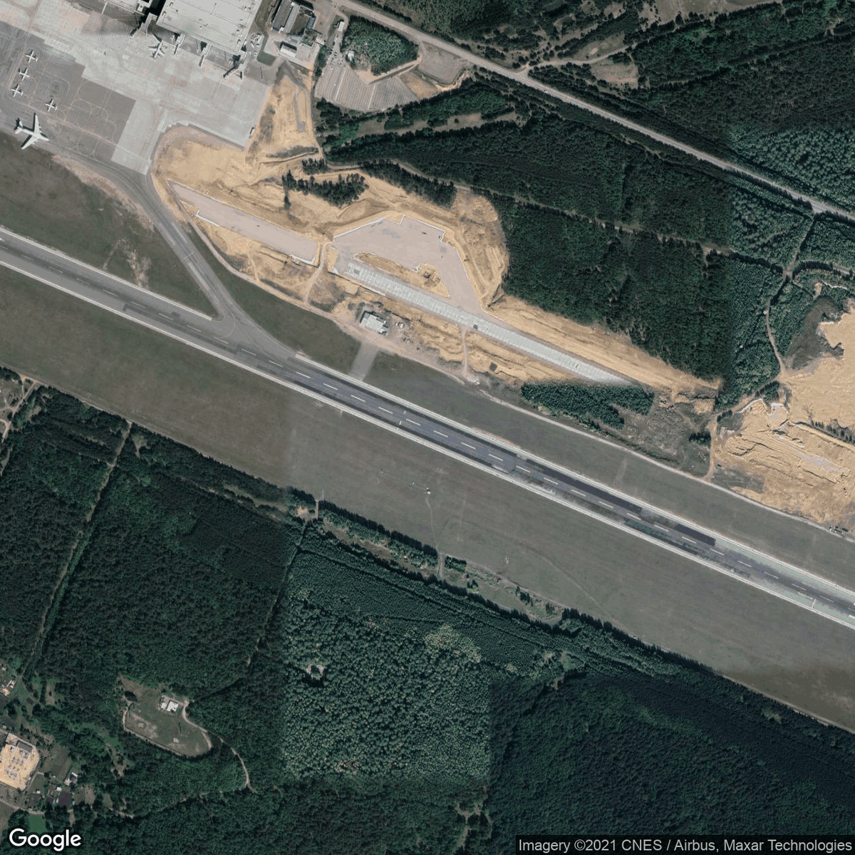 FindTheAirport's tweet photo. Which airport is this ? ⤵️

1️⃣  SFB Orlando Sanford
2️⃣  SIN Singapore Changi
3️⃣  CWL Cardiff
4️⃣  KJA Yemelyanovo https://t.co/Na04K2Jel2